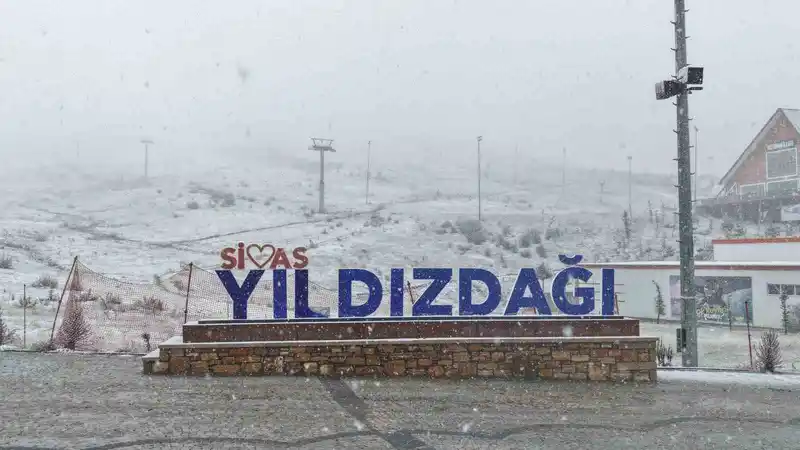 Yıldız Dağı beyaz gelinliğini giydi, kayak merkezi havadan görüntülendi
