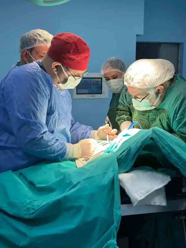 Derecik Devlet Hastanesinde ilk guatr ameliyatı başarıyla gerçekleştirildi
