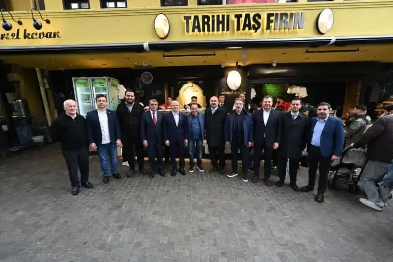 AK Parti Bursa İl Başkanı Davut Gürkan çarşı esnafıyla bir araya geldi
