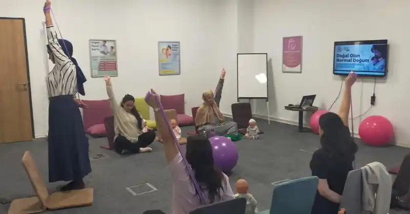 Anne adayları hem doğuma hem de bebek bakımına hazırlanıyor
