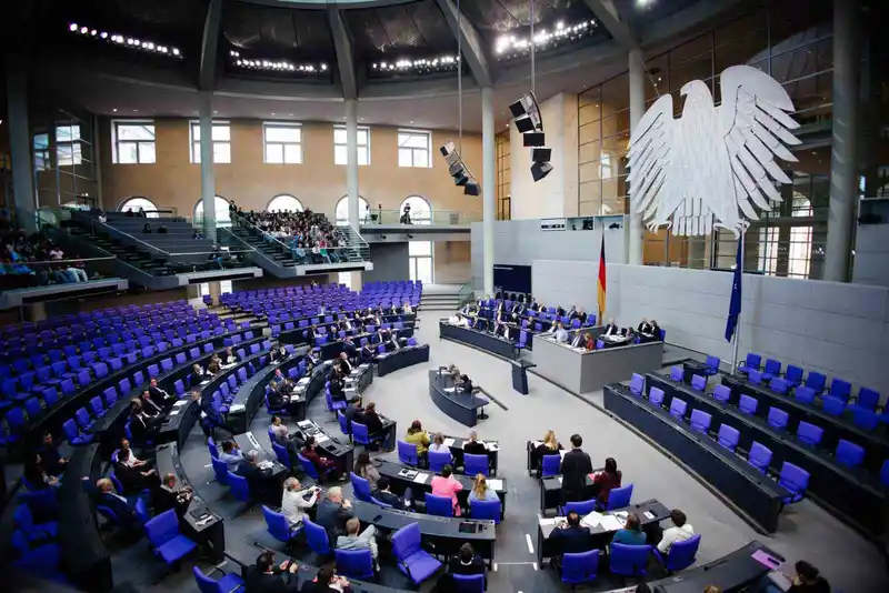 Alman Meclisinde şüpheli USB alarmı
