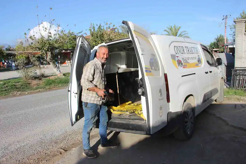 Çiftçilerin imdadına ’mobil tamir’ aracı ile yetişiyor
