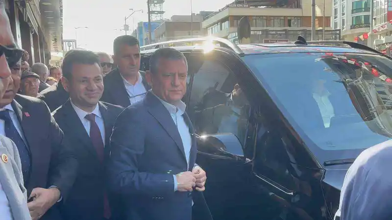 CHP Genel Başkanı Özel Gaziantep’te partililerle bir araya geldi
