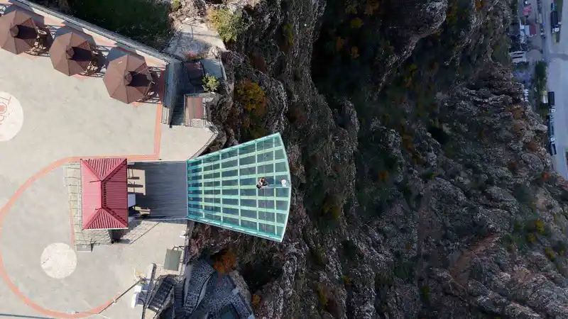 Gümüşhaneli müzisyenden tarihi mekanlarda viyolonsel ile eşsiz performans
