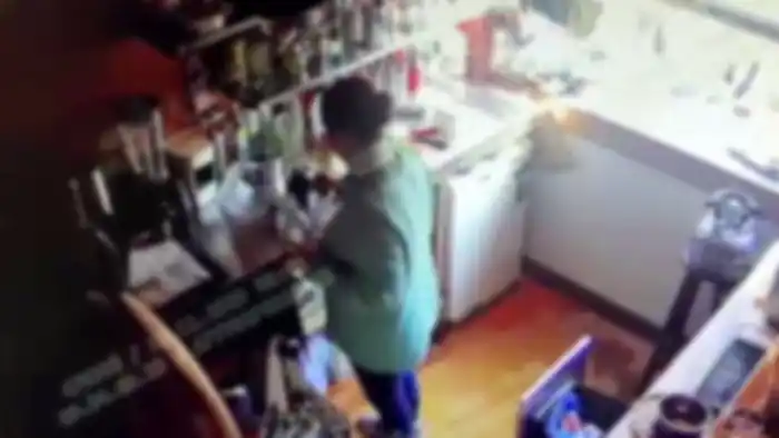 Beyoğlu’nda kafede kahve yerine bulaşık deterjanı içirilen kadın zehirlendi
