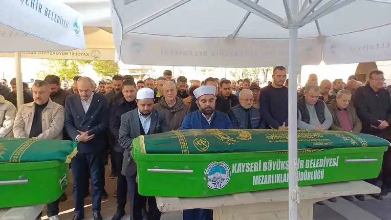 Oğlu tarafından öldürülen adam toprağa verildi