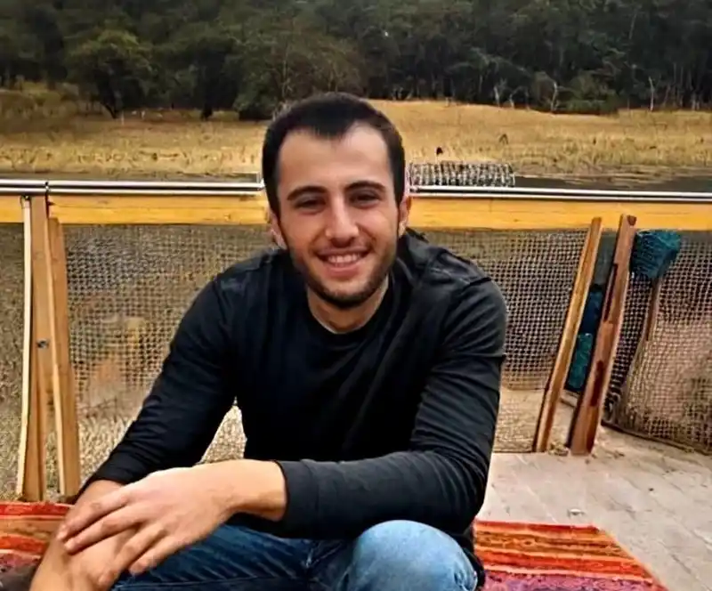 Motosikleti ile bariyerlere çarpan üniversite öğrencisi hayatını kaybetti
