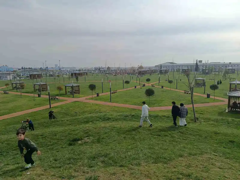 Atatürk Havalimanı Millet Bahçesi’ne ilk gününde yüzlerce vatandaş akın etti
