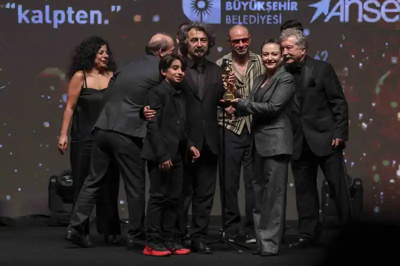 62. Altın Portakal’a ‘Tavşan İmparatorluğu’ 7 ödülle damga vurdu
