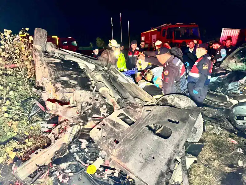 Edirne’de hatalı sollama zincirleme kazaya neden oldu: 1 ölü, 2 yaralı
