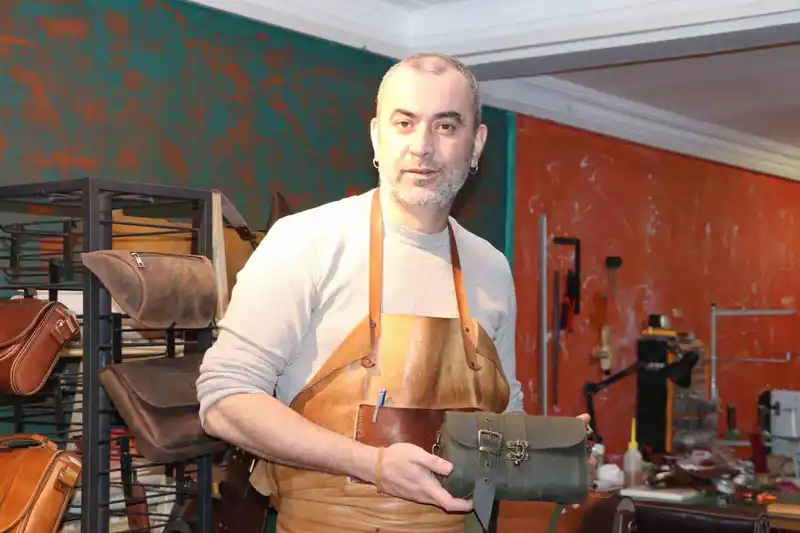 Kurumsal hayatı bırakıp huzuru, açtığı deri atölyesinde buldu
