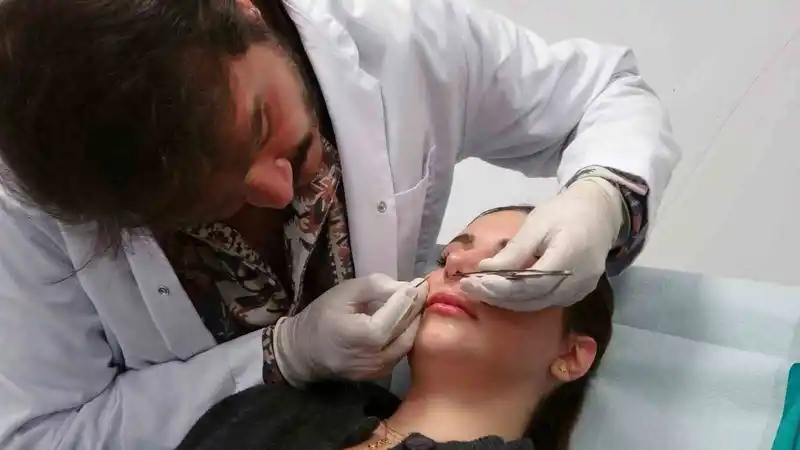 Tuzla Devlet Hastanesi’nde yapay zekâ destekli estetik cerrahi dönemi başladı
