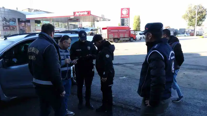 Erzurum polisinden göçmen operasyonu
