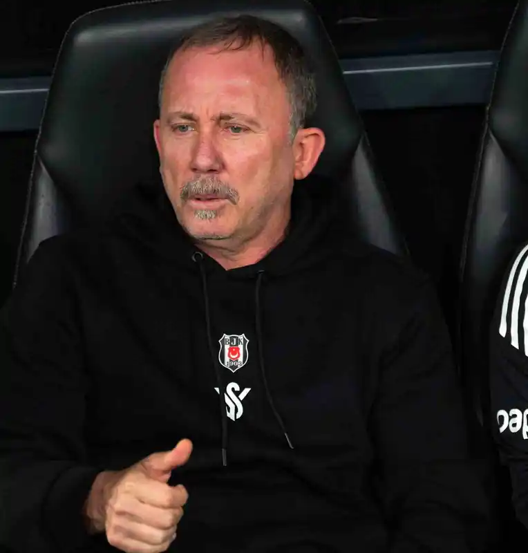 Sergen Yalçın, Beşiktaş’ın başında Fenerbahçe’ye ilk kez kaybetti

