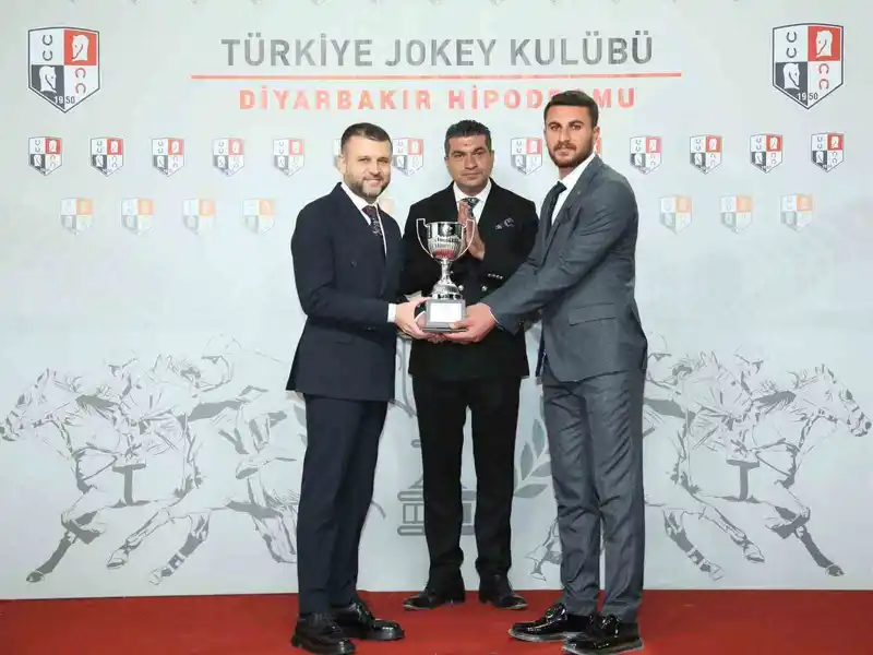 Eğil Belediye Başkanlığı koşusunu ‘Menabinoğlu’ kazandı
