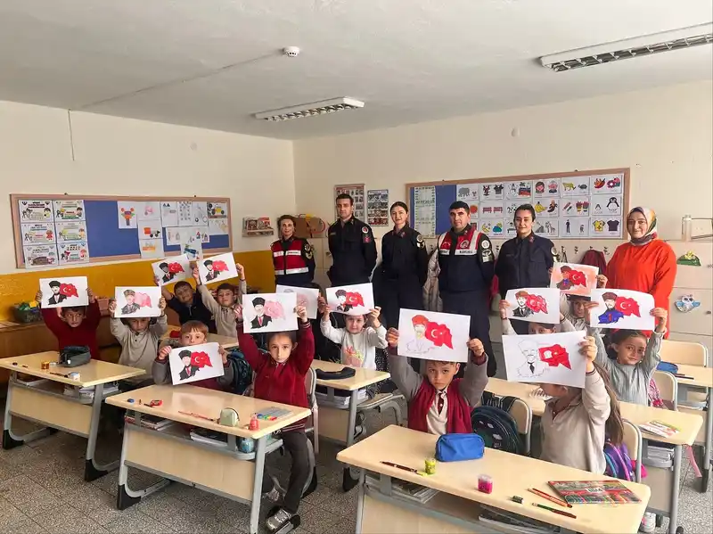 Jandarmadan öğrencilere ‘Güvenli gelecek’ eğitimi
