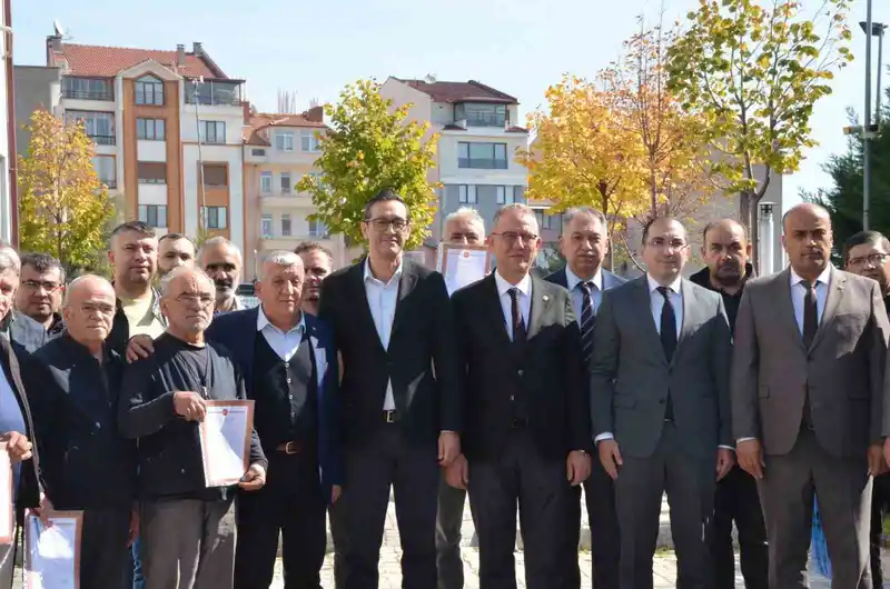 Tavşanlı Küçük Sanayi Sitesi’nde tapu sevinci
