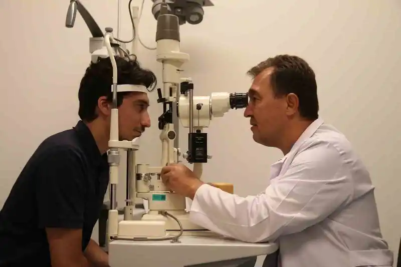 Uzmanından uyarı: 2050 yılında dünyanın yarısı gözlük kullanabilir
