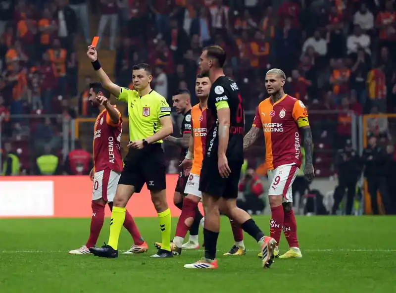 Galatasaray’da Roland Sallai kırmızı kart gördü
