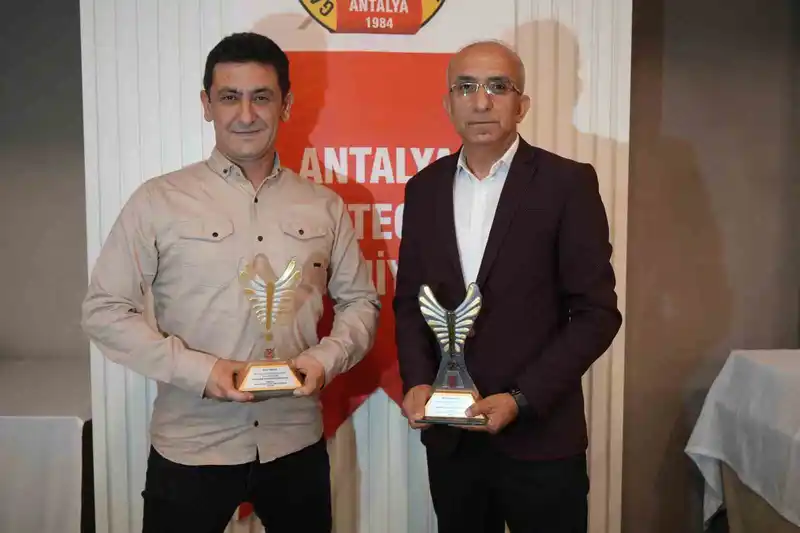 AGC’den İHA’ya 2 ödül
