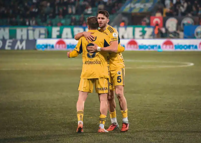 Trendyol Süper Lig: Çaykur Rizespor: 2 - Fenerbahçe: 5 (Maç sonucu)
