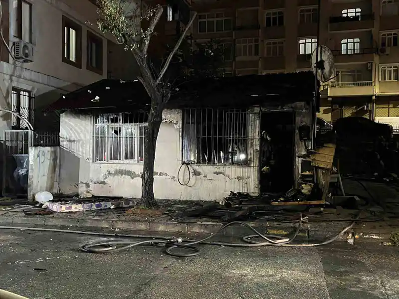 Bağcılar’da gecekondu yangını: Anne ve 4 çocuğu dumandan etkilendi
