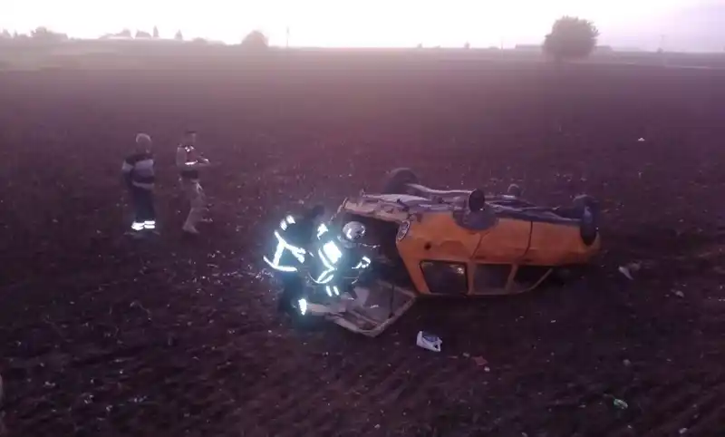 Kırıkhan’da otomobil tarlaya uçtu
