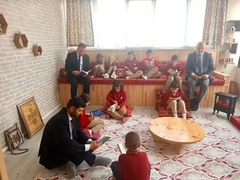 Yeni yapılan kültür odasında kitap okuma etkinliği gerçekleştirildi
