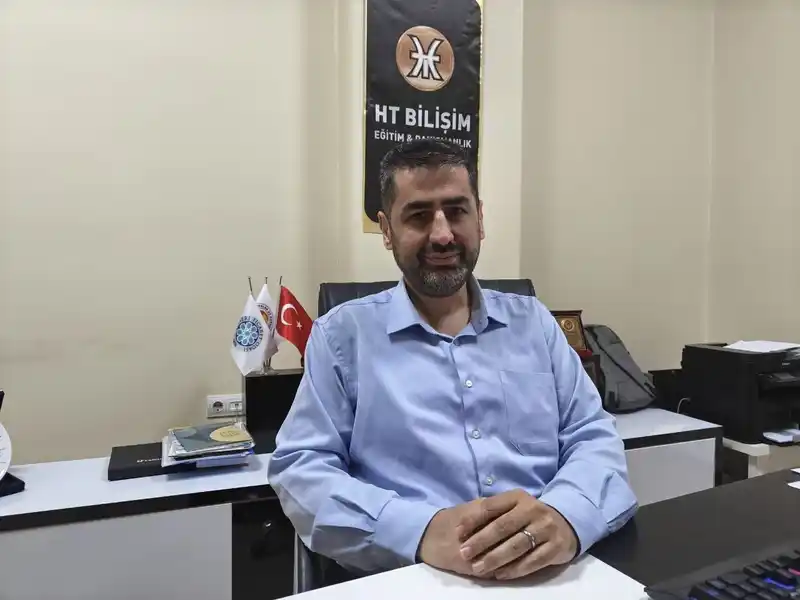 Bilişim uzmanı: 