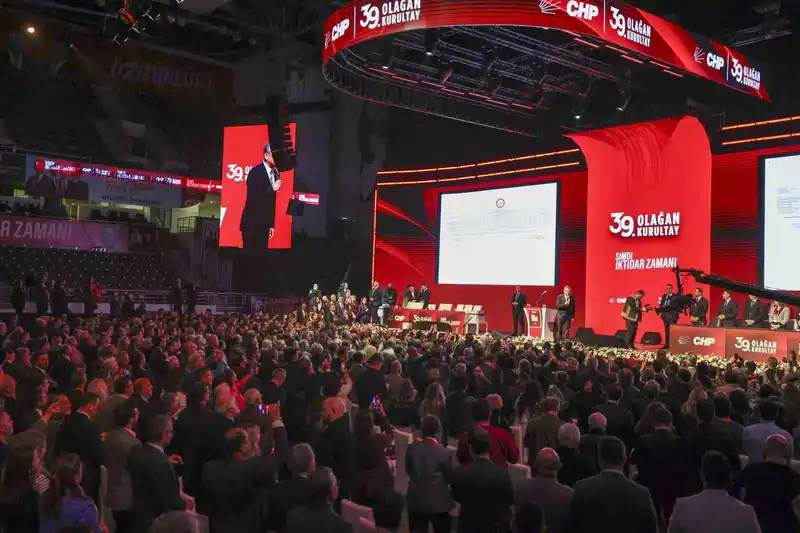 Özgür Özel, yeniden CHP Genel Başkanı seçildi
