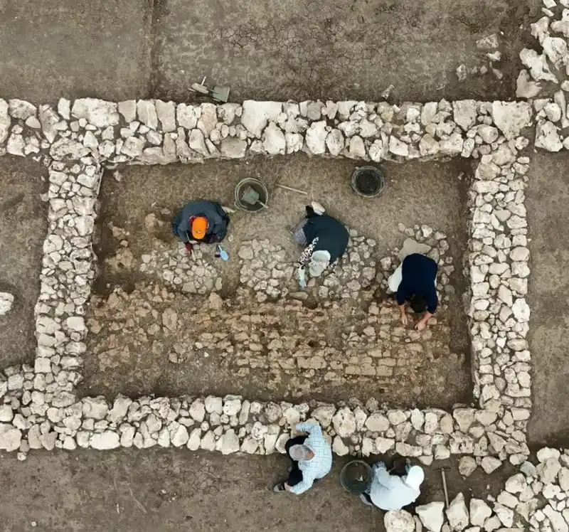 Diyarbakır’da 5 bin yıl önce depremin yıktığı yapının enkazı ortaya çıkartıldı
