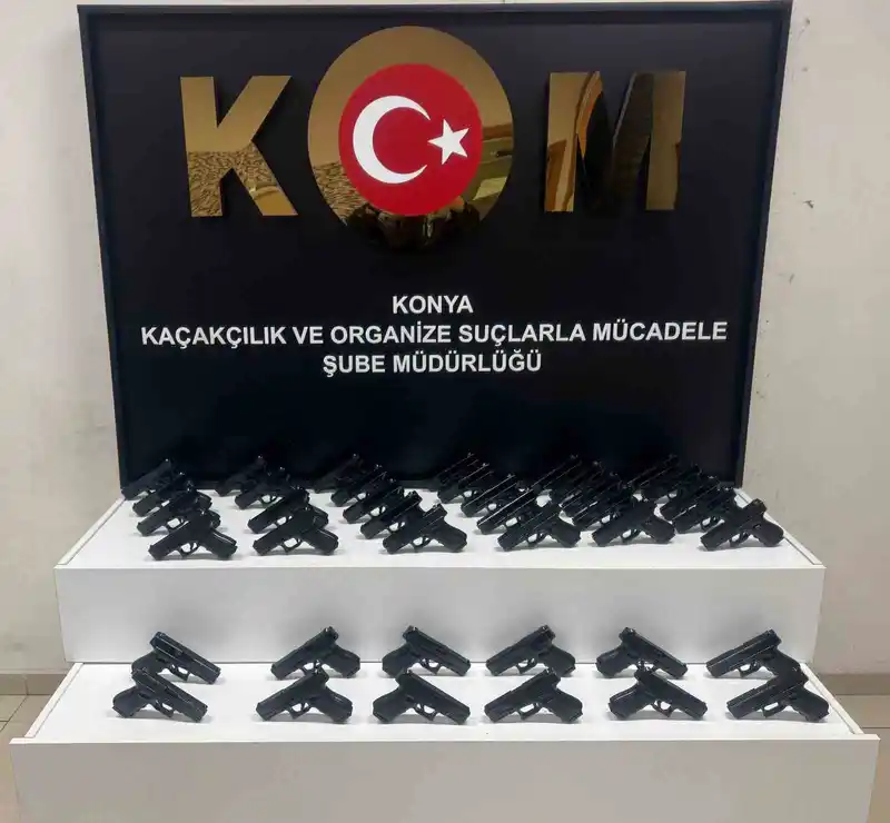 Konya’da yüzlerce silah ve silah parçası ele geçirildi

