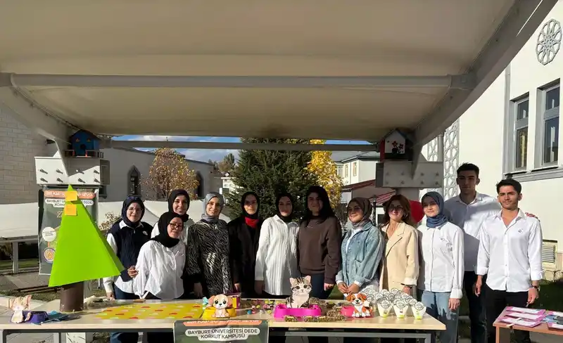 Üniversite öğrencilerinden ’Bir Kap Su, Bir Kap Sevgi’ farkındalık etkinliği
