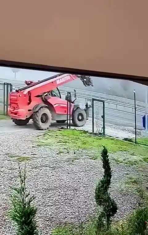 Değeri 5 milyonun üzerindeki iş makinesini saniyeler içinde çaldı
