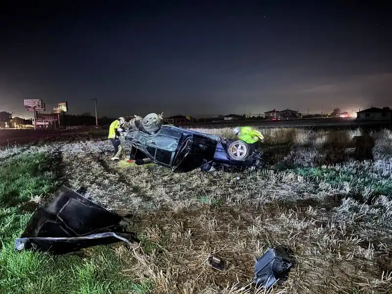 Erzincan’da takla atan otomobilde 2 kişi yaralandı
