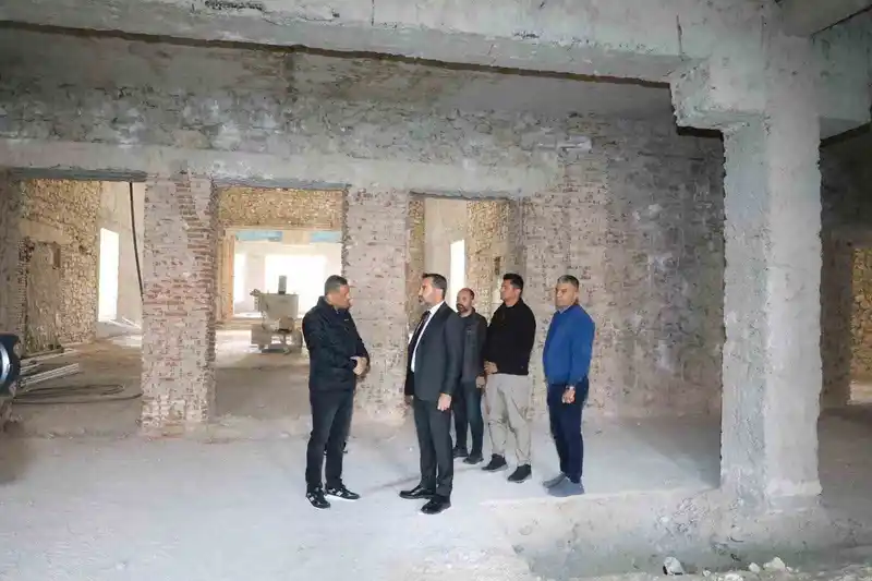 Başkan Şerifoğulları, tarihi öğretmenevinde çalışmaları inceledi
