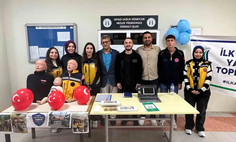 Öğrenci toplulukları stantlarda çalışmalarını tanıttı
