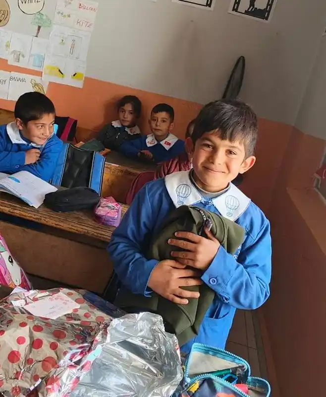 Köy okulunda yürek ısıtan doğum günü sürprizi
