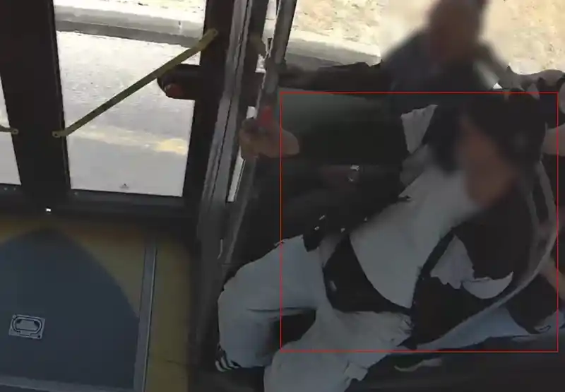 Yaşlıları soyan yankesici suçüstü yakalandı: O anlar kamerada
