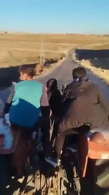 Yolculuklarını çekmek isterken, kendi kazalarını kaydettiler
