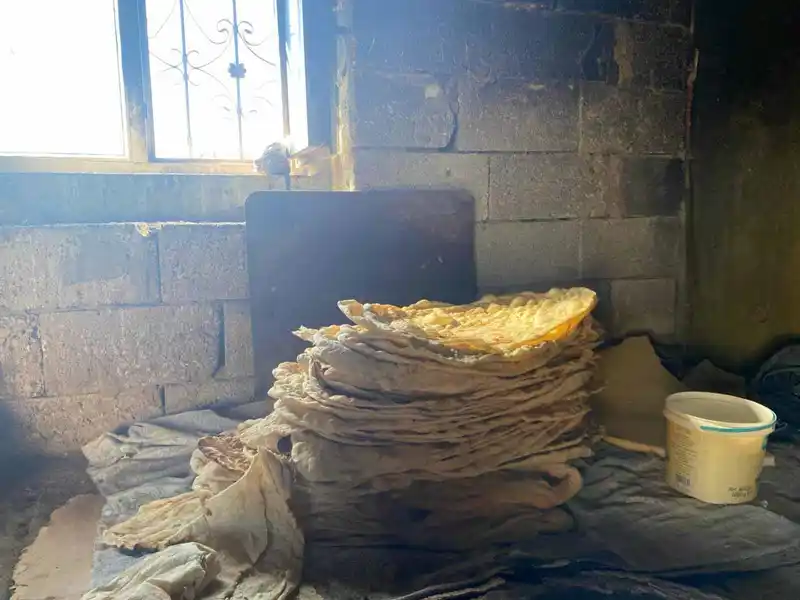 Ağrı’da soğukların başlamasıyla tandırlar kış hazırlıkları için yanmaya başladı
