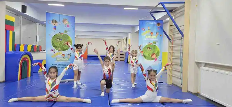 Minik sporcular eğlenerek öğreniyor
