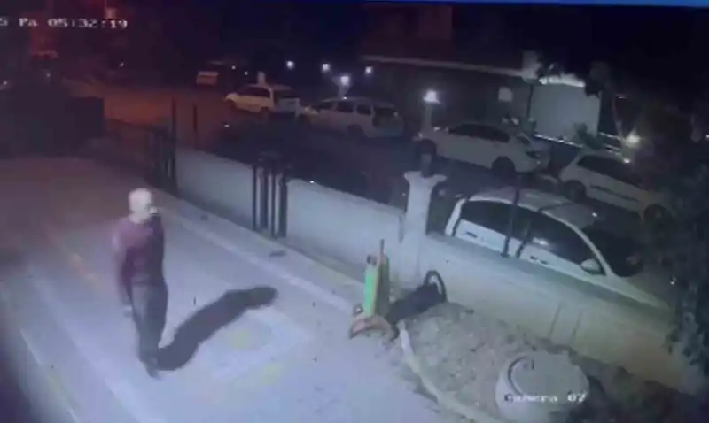 Apartman otoparkından bisiklet çaldı
