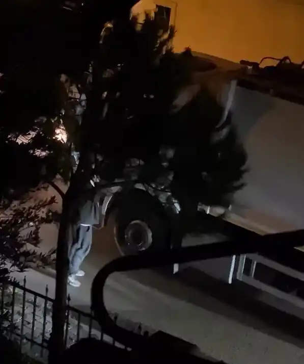 Ataşehir’de trafikte çöp kamyonu şoförüne levyeli saldırı kamerada
