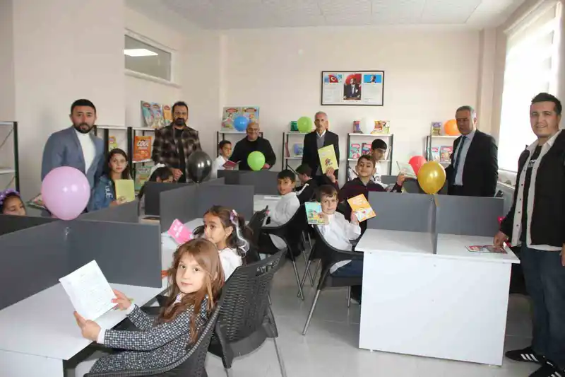 Malazgirt İlkokulu yeni kütüphane açıldı
