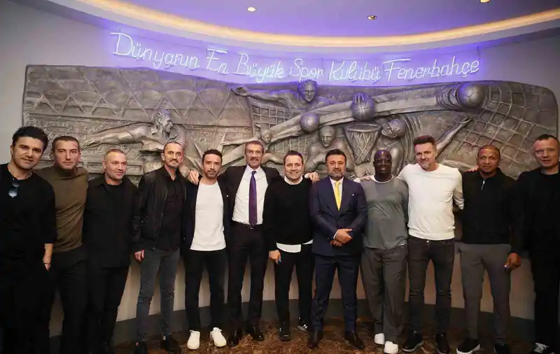 Fenerbahçe’nin eski yıldızları derbi öncesi bir araya geldi
