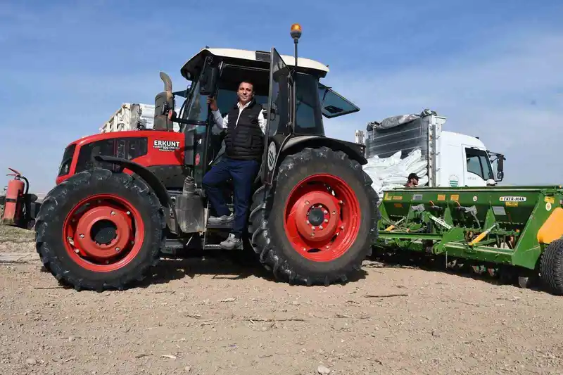 Beylikova Belediyesi hububat ekimine başladı
