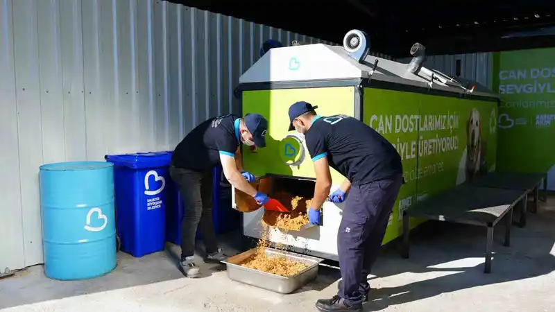 Büyükşehir, can dostların mamasını kendi üretiyor
