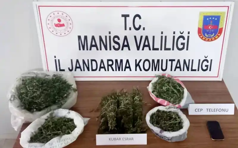 Manisa jandarmasından uyuşturucu operasyonu: 3 tutuklama
