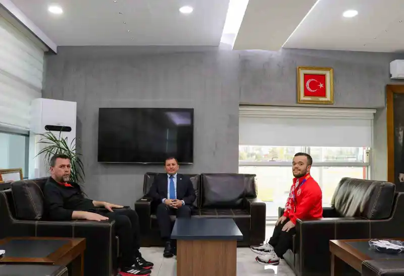 Şampiyondan İl Müdürü Kabakcı’ya ziyaret
